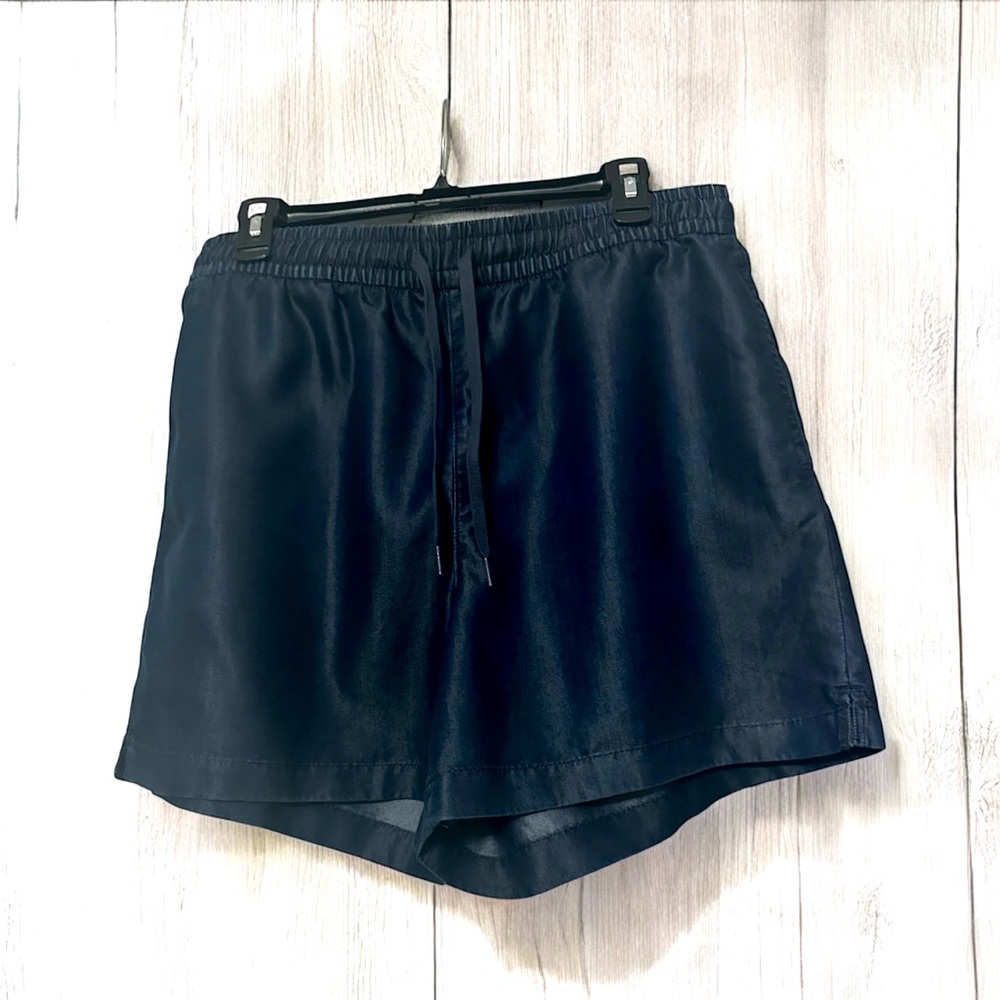 Calvin Klein drawstring shorts w/ pockets Large